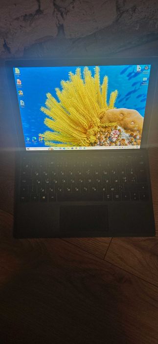 Microsoft Surface Pro 7 +