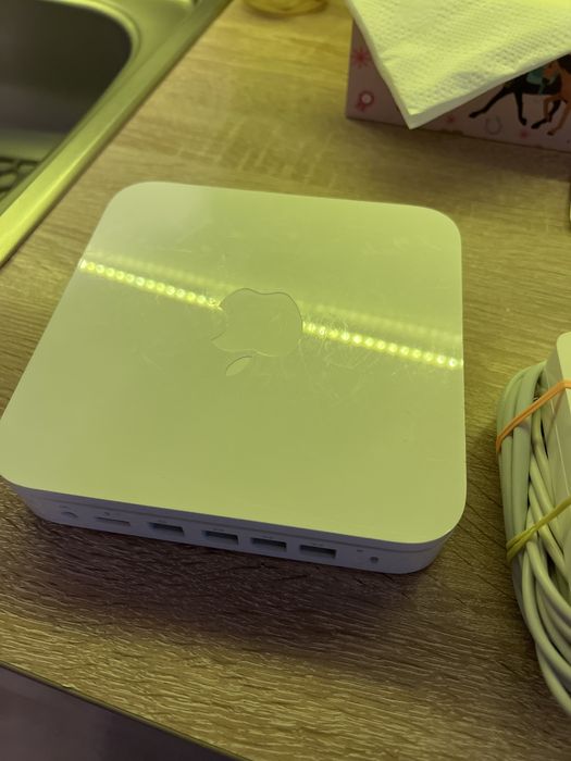 Apple cinema display monitor