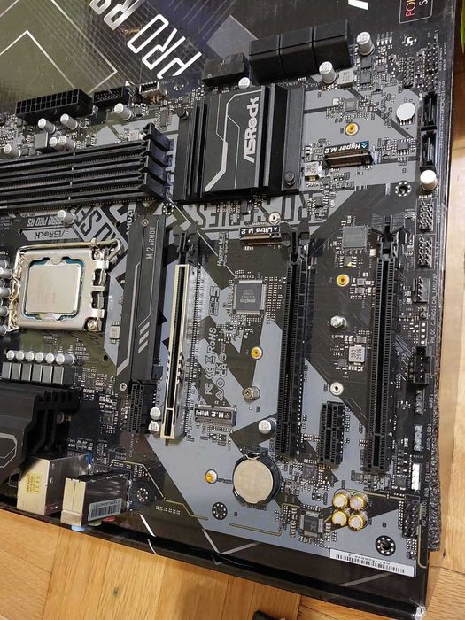 Intel Core i5-13600KF + AsRock Z690 Pro RS DDR4 (с гаранция)