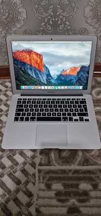 MacBook Air Core i7 operatika 8gb DDR 3 hotira 256gb ssd Graphics 1536