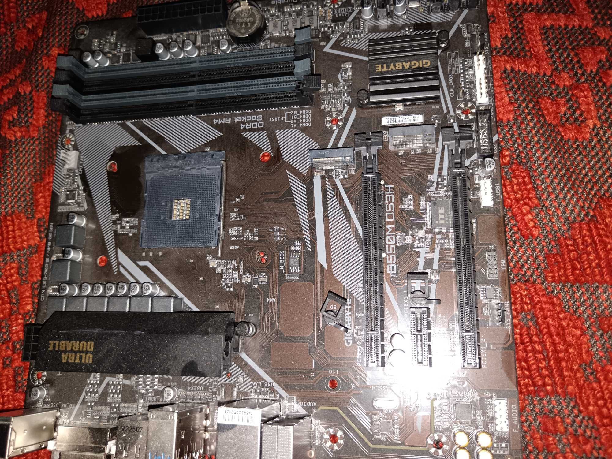 Placa de baza gigabyte b550m