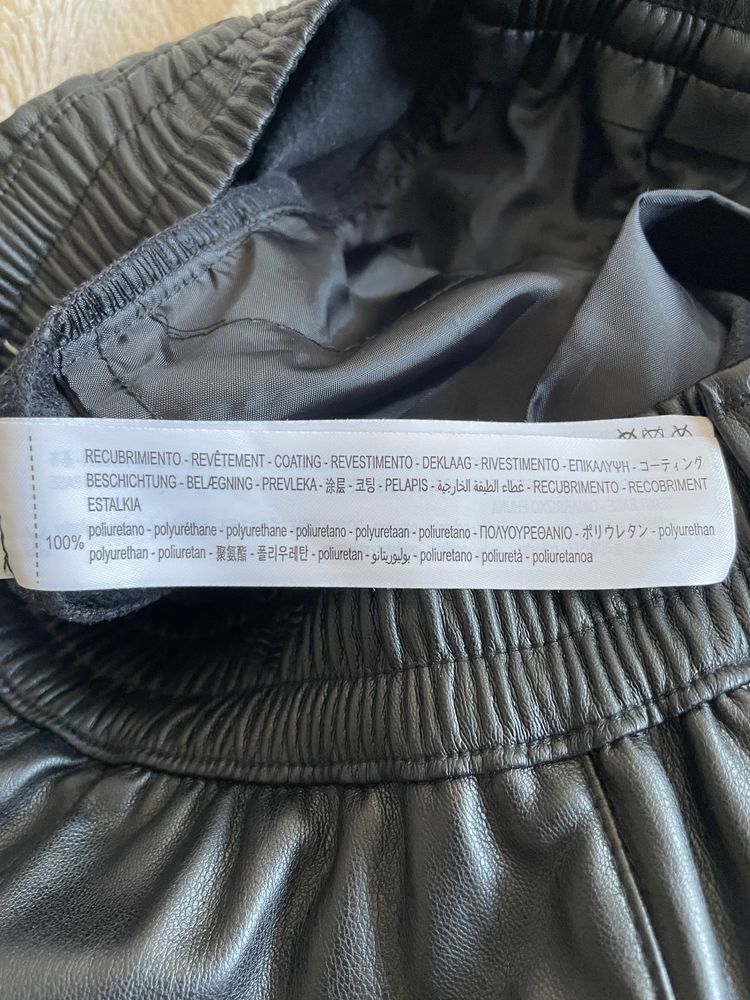 Черен кожен панталон Bershka (S)