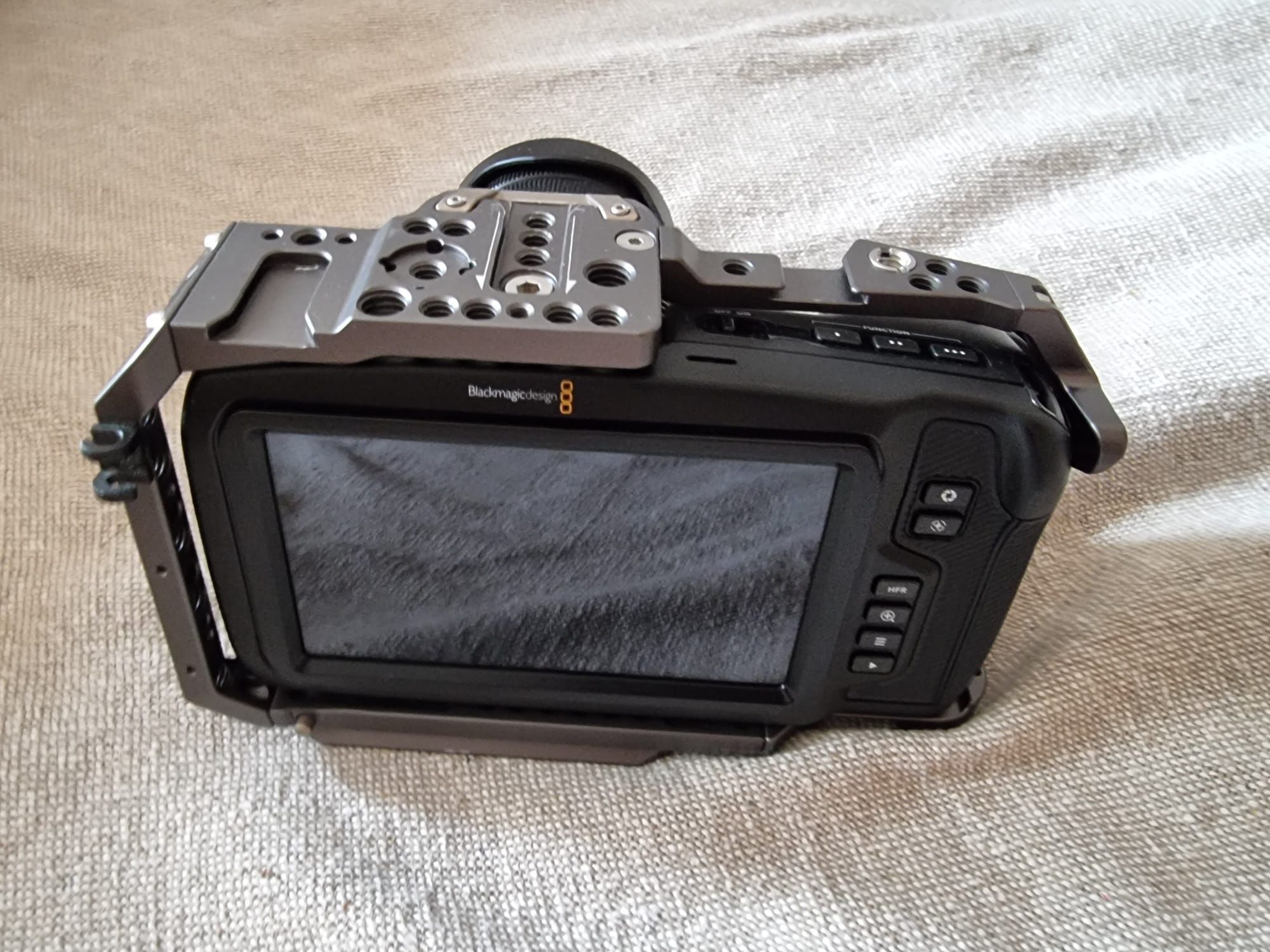 Blackmagic pocket 4K cu cage Tilta si obiectiv