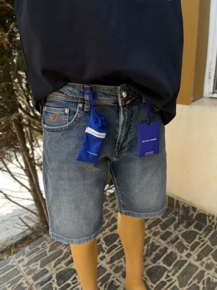 Pantaloni scurti Jacob Cohen!