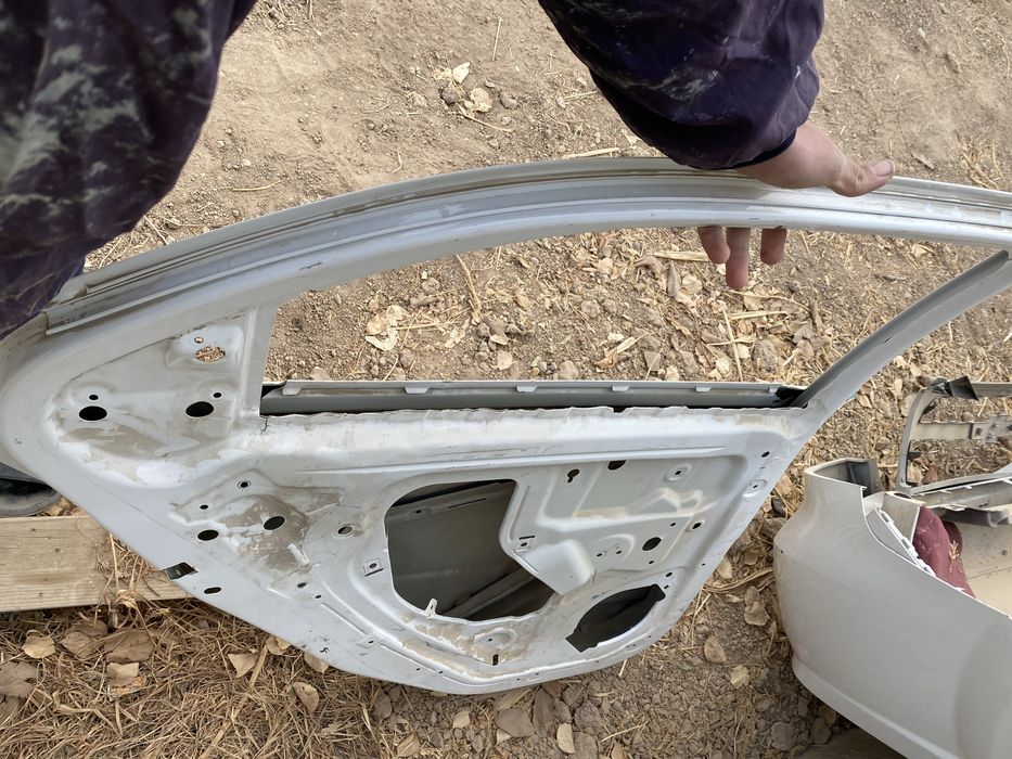 Kobalt orqa chap taraf eshik