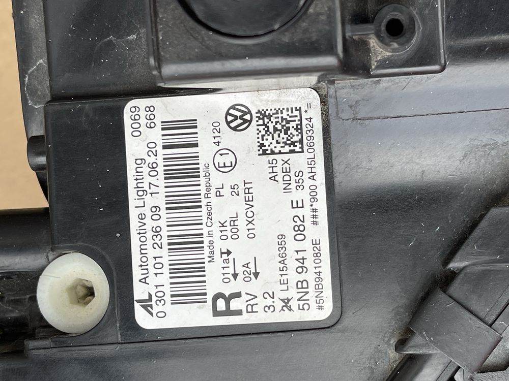 Оригинален Фар VW Tiguan 5NA 5NB941082E