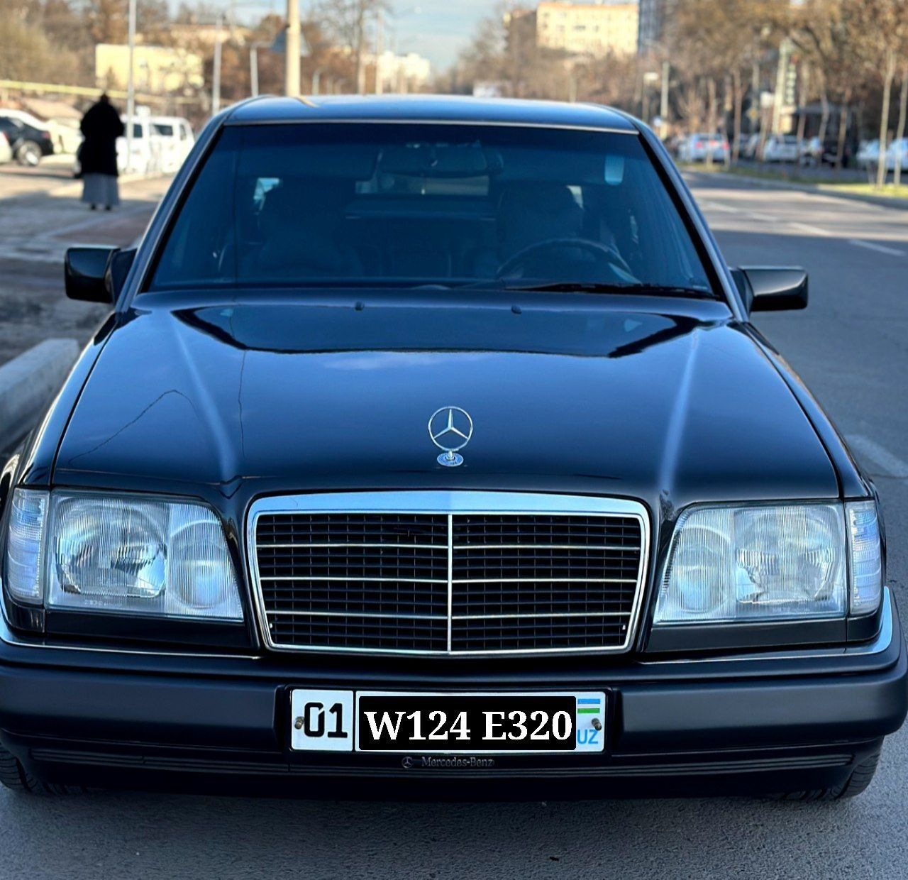 Mercedes-Benz W124 (E320)