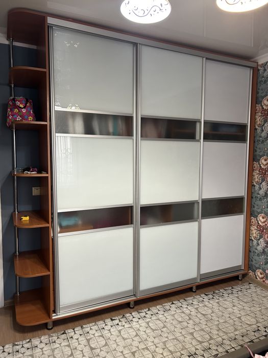 Продам большой шкаф купе