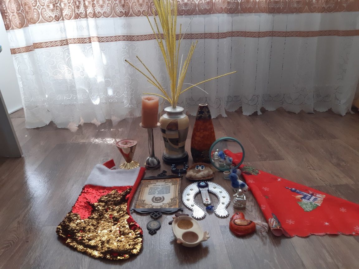 Статуэтки, вазы, обереги
