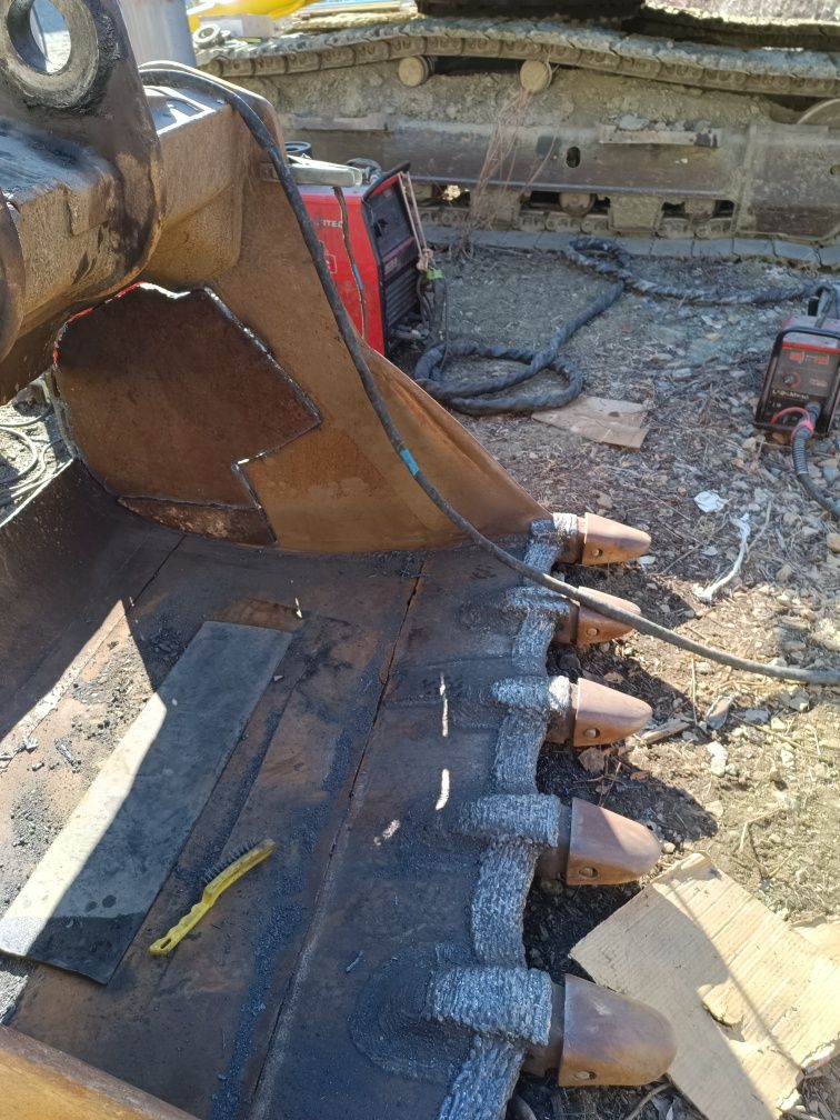 Reparații cupe excavatoare, vole,concasoare,suduri aluminiu.