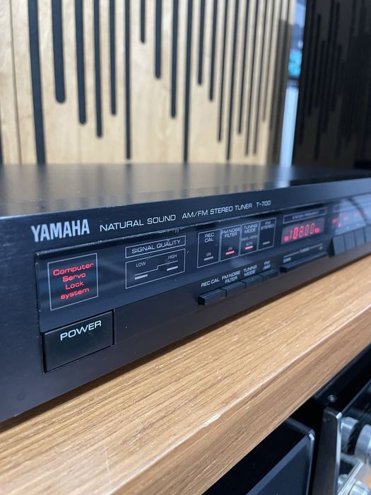 Tuner yamaha T-700