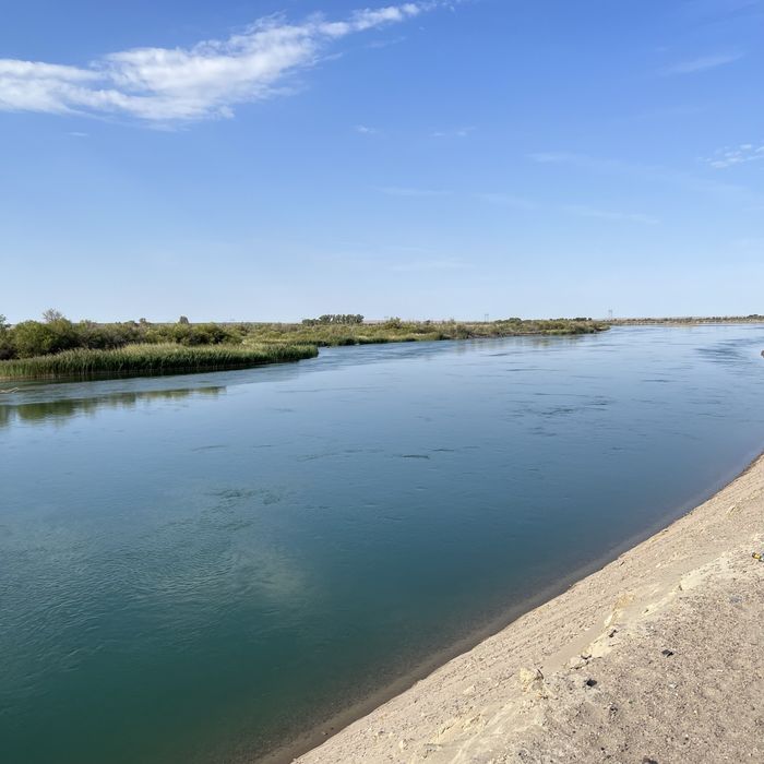 Земля вдоль реки Или