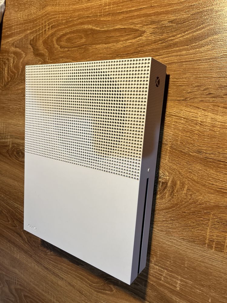 Xbox One S 500GB + FIFA 24