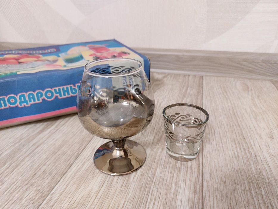 Продам подарочный набор фужеры и рюмки