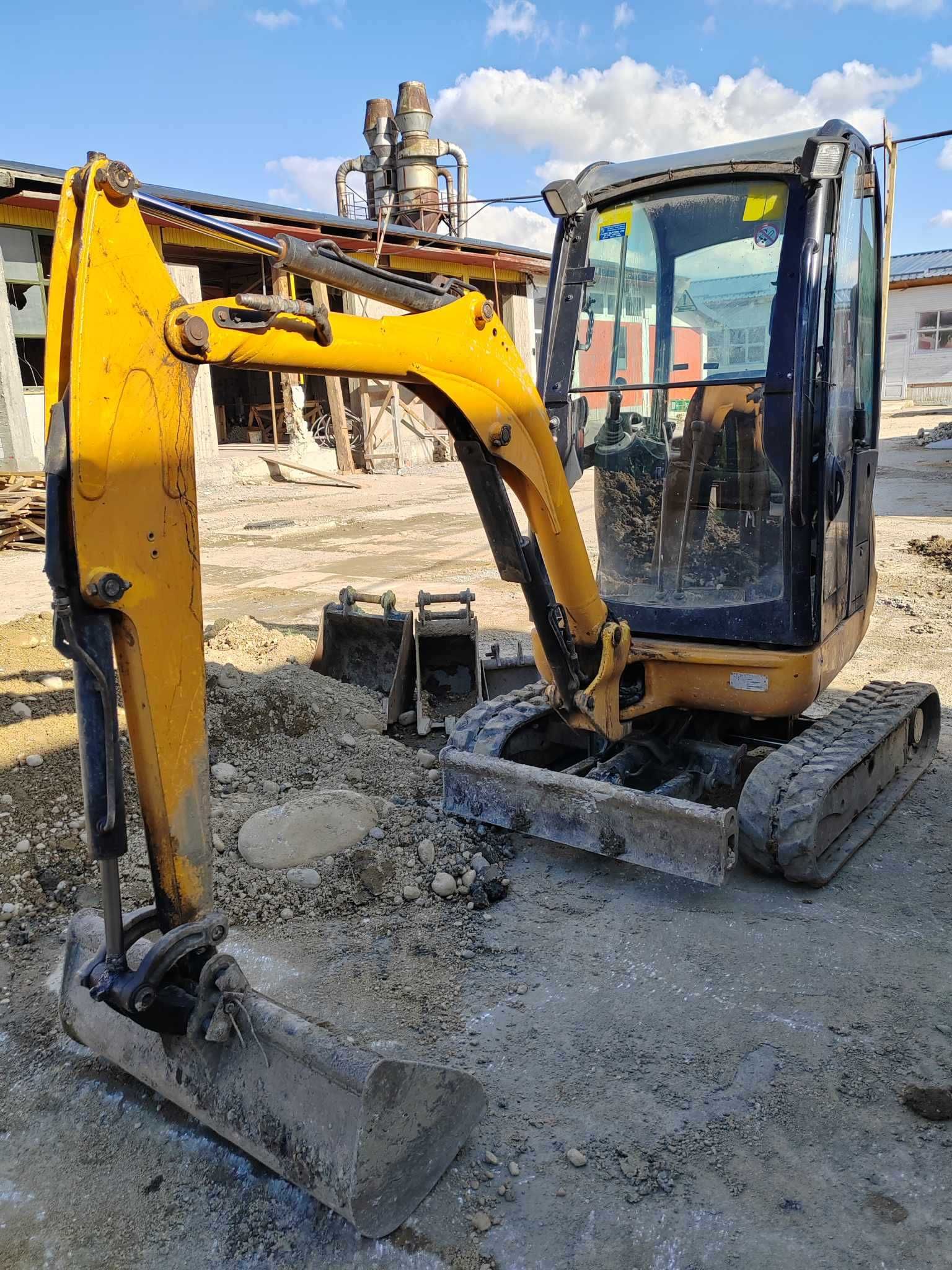 De vânzare miniexcavator JCB 1,6 to