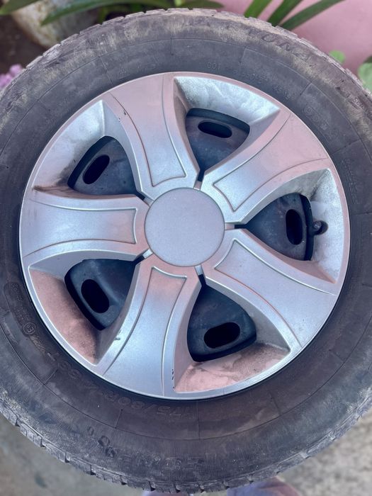 Patru roți cu jante tablă, cauciucuri all season. 175/80 r14