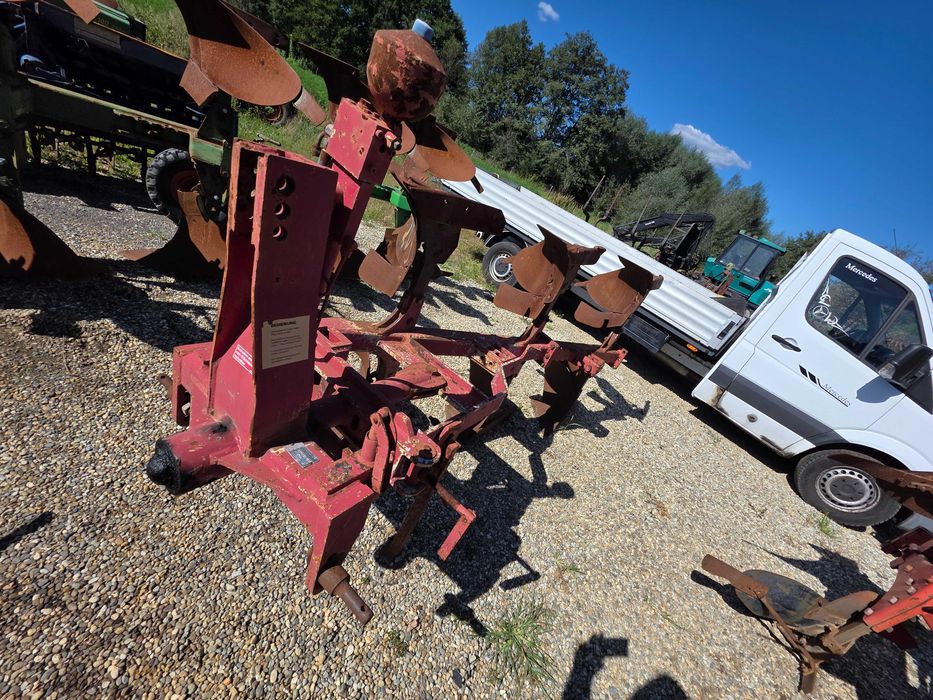 Plug 3  brazde reversibil hidraulic KUHN