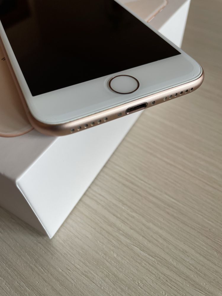 iPhone 8 64GB Gold - Като Нов !