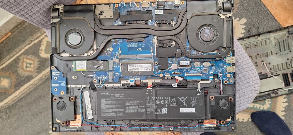 Vand pentru piese Laptop Gaming ASUS ROG Strix G17 G713RC Ryzen™ 7