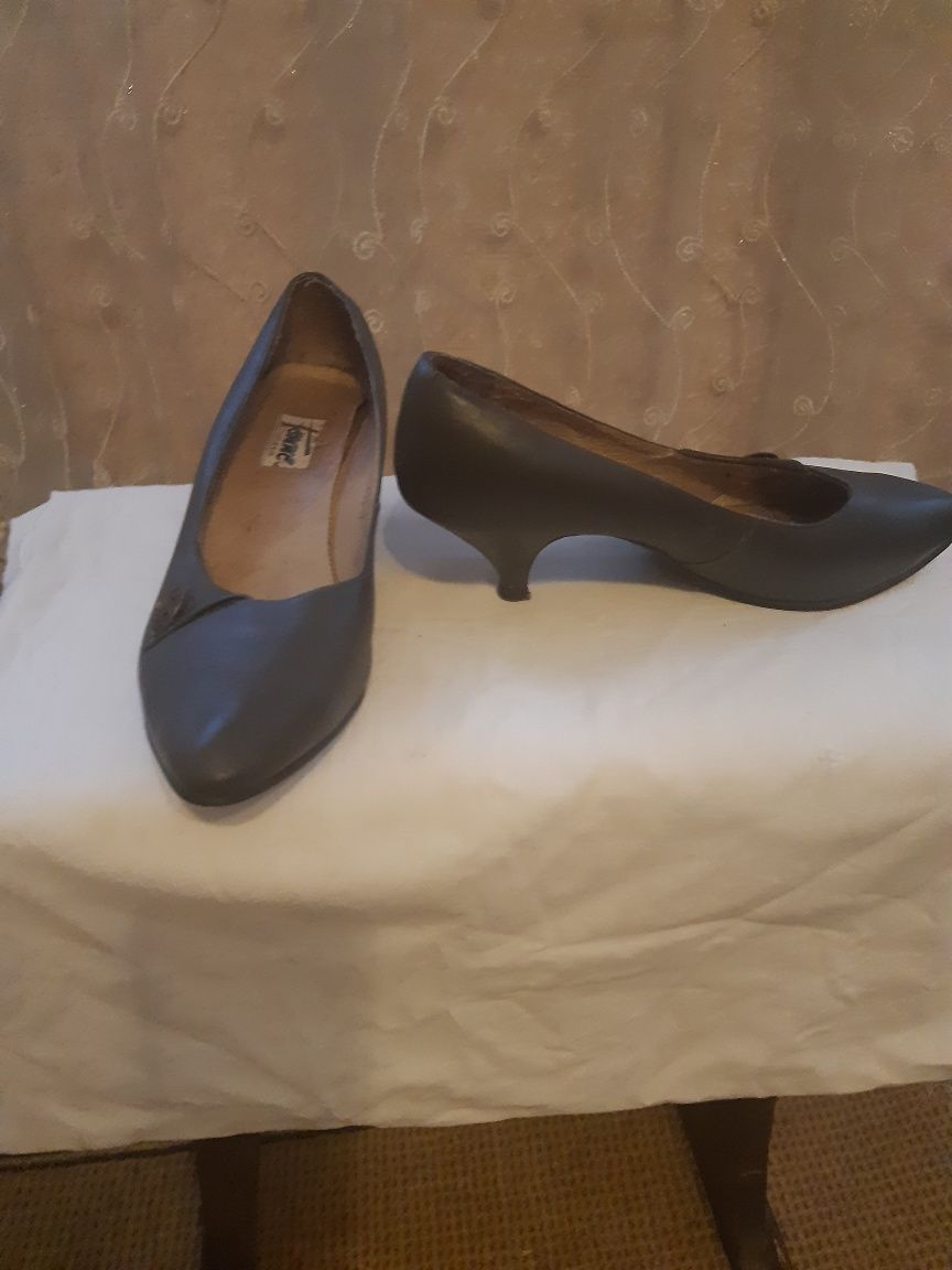 Женская обувь 41 раз:Черные новые туфли 3000 т Босоножки балетки 1000т