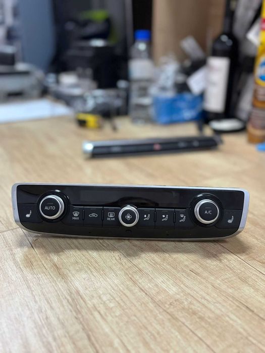 Display Climatronic cod 8V0820043Q AUDI A3