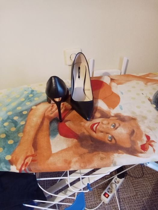 Продается женские туфли