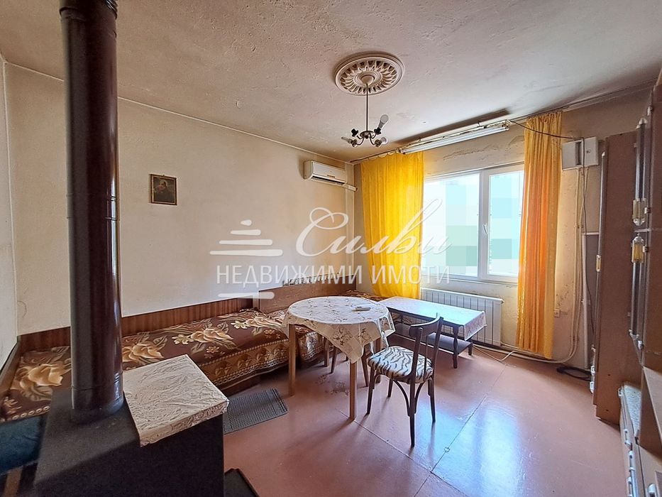 Етаж от двуетажна ТУХЛЕНА къща на плоча – кв. Военно училище.