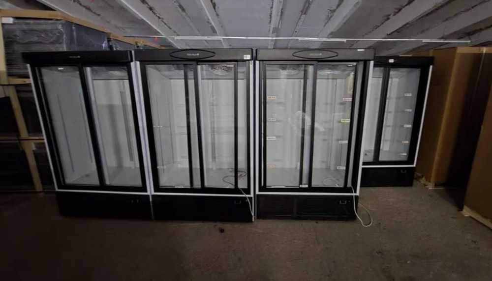 Вертикална хладилна витрина за напитки с плъзгащи врати 120х73х199 см