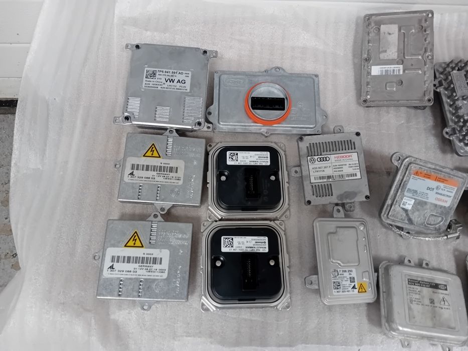 Calculatoare xenon diferite mărci de mașini.