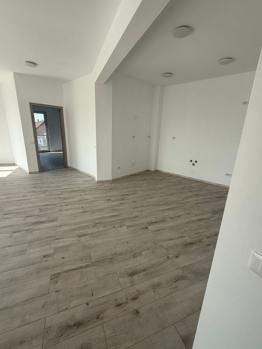 Spațiu comercial premium 122 mp2 cu terasă mare