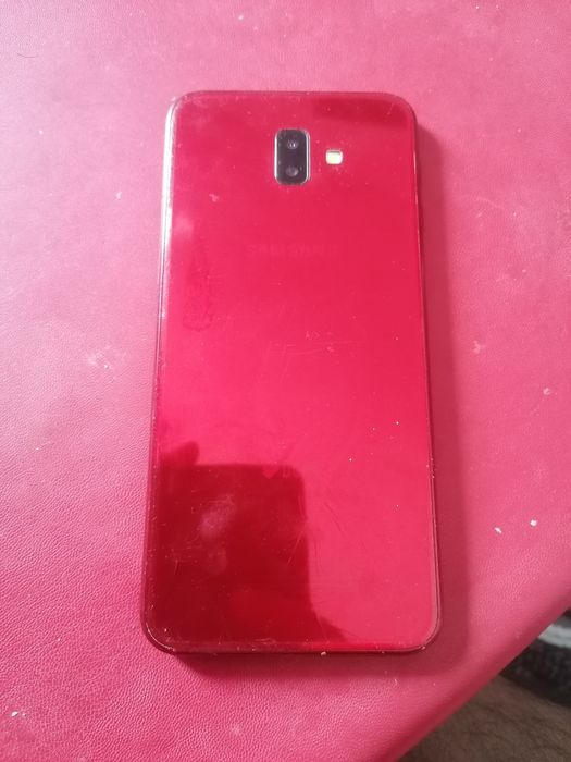 Vînd tel J6 plus