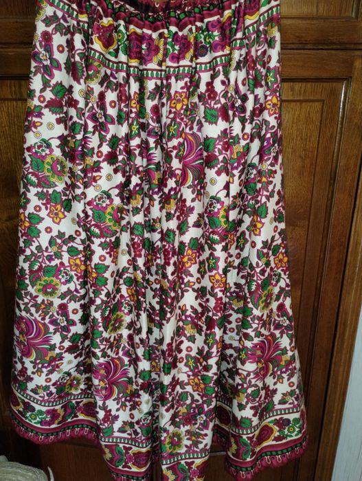 Fusta inflorata de vara