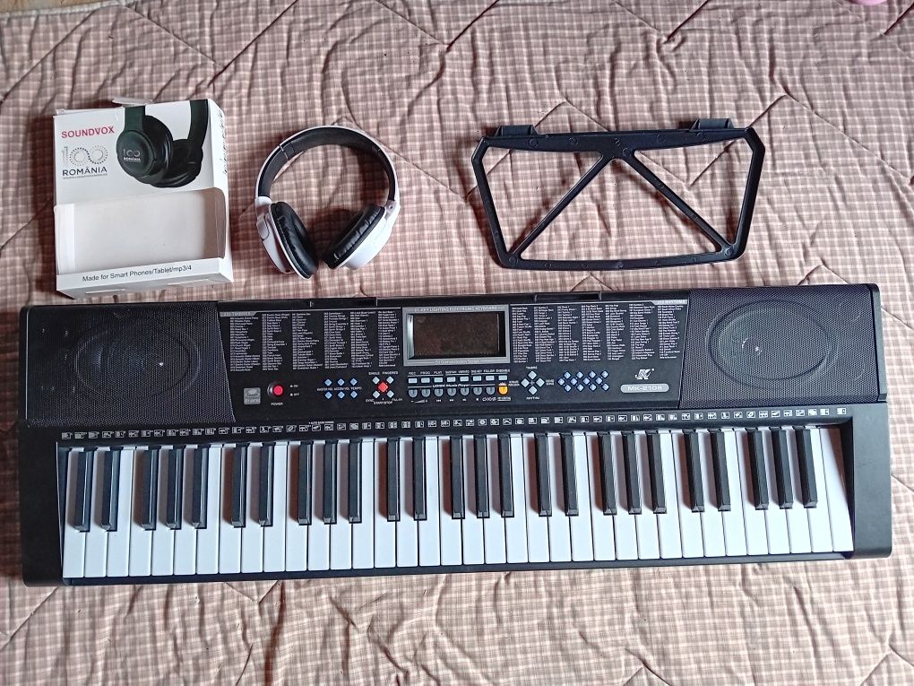 Vând orga electronic 61-key nouă .