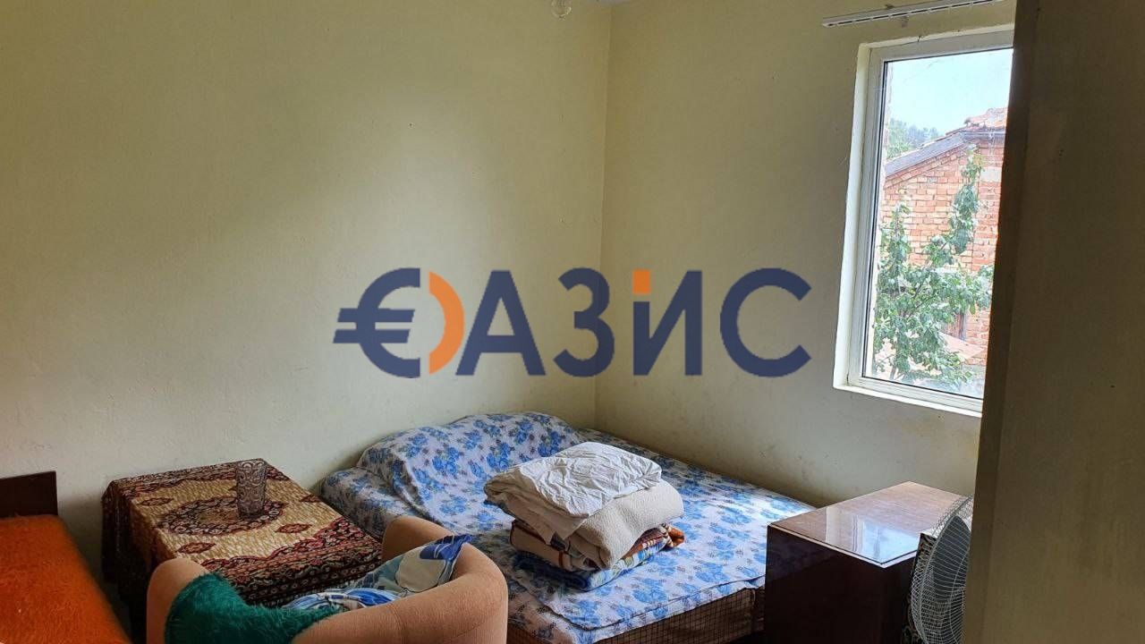 Къща на 2 етажа-73 кв. м.+ двор 600 кв. м., с. Горица,Общ. Поморие
