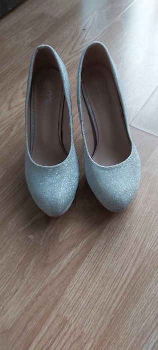 Pantofi eleganti