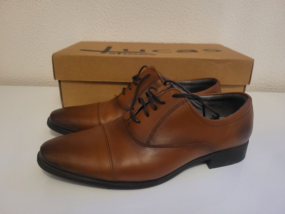 Pantofi bărbătești din piele masura 39 merg si la 40 . Preț 100 lei