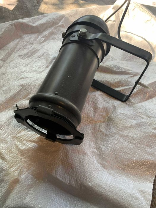 Таванни прожектори Алуминий.около 30,40 броя...бройката 40 лева