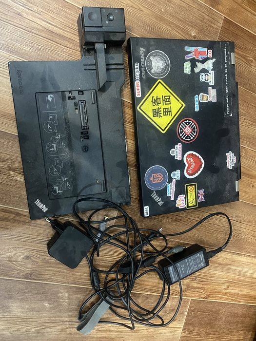 Продам ноутбук идеальное состояние но не включаеться