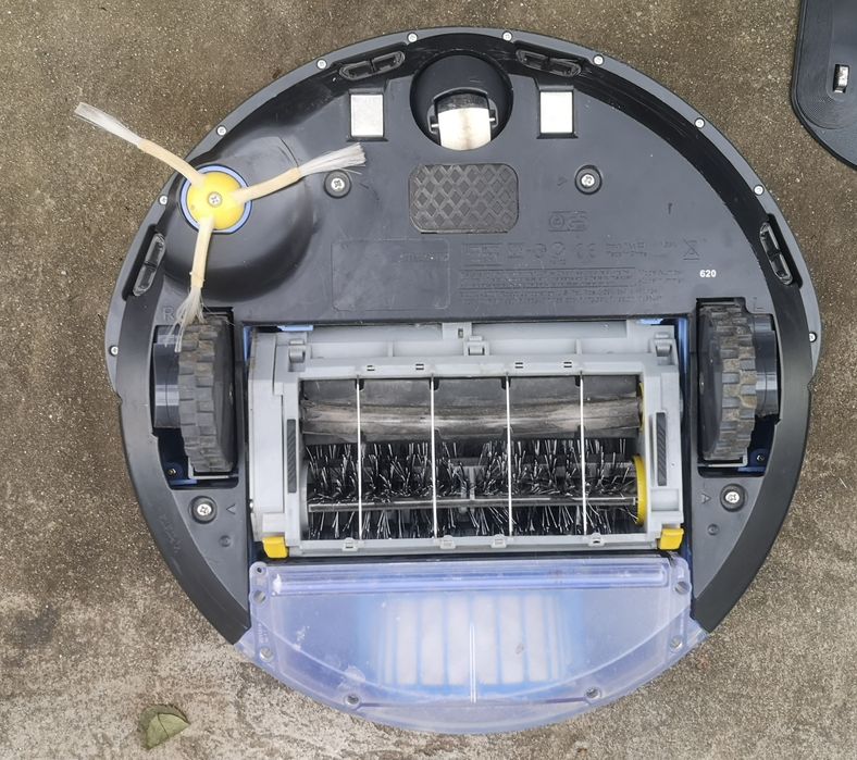 Lot 2 aspiratoare iRobot Roomba de reparat sau piese