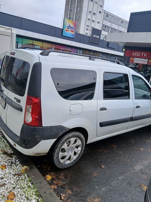 Vând Logan MCV in 7 locuri