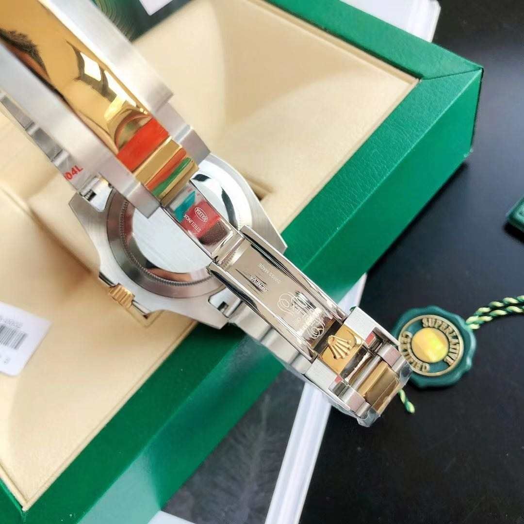 Чисто нов часовник Rolex Submariner Date - gold and black ! ! !