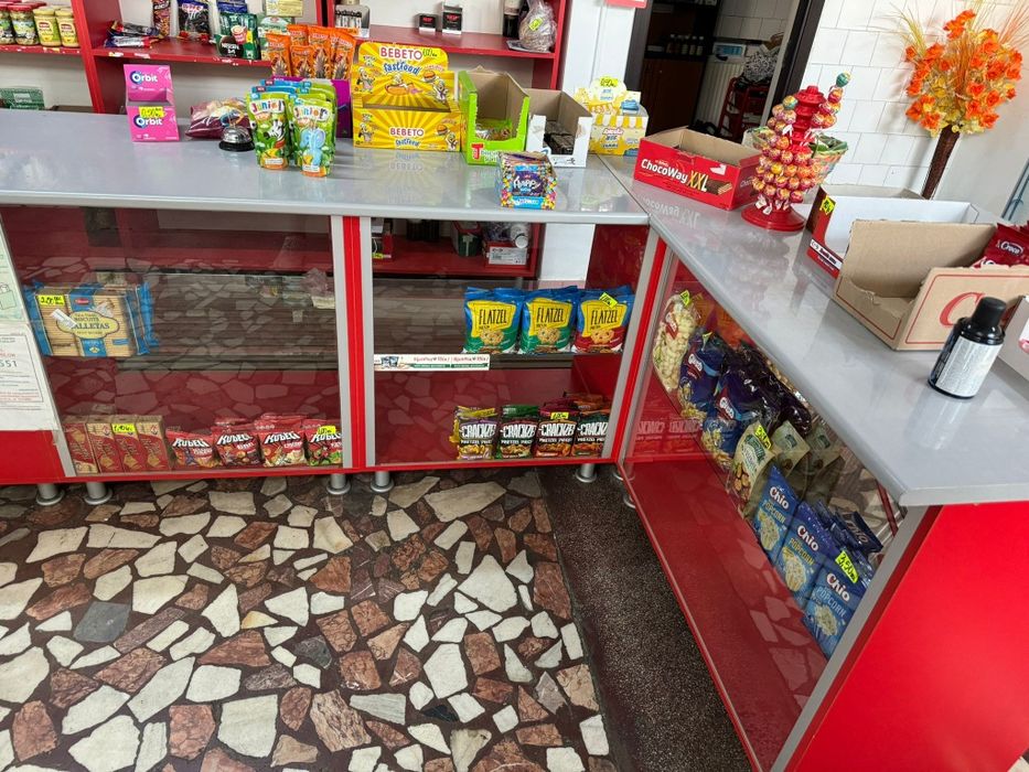 Vand rafturi magaxin alimentar