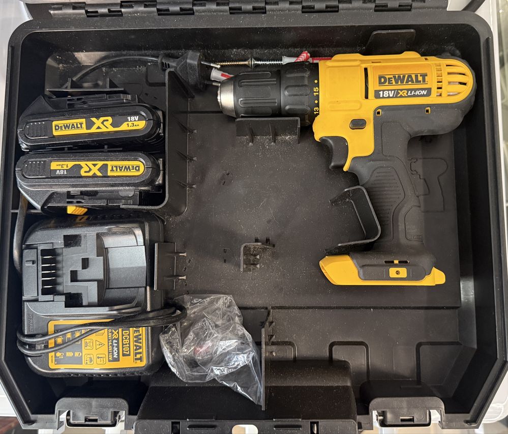 Винтоверт Dewalt DCD771