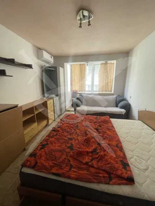 Дава се под наем Едностаен апартамент в Варна, Център - 30 кв.м за 300 € - Снимка #1