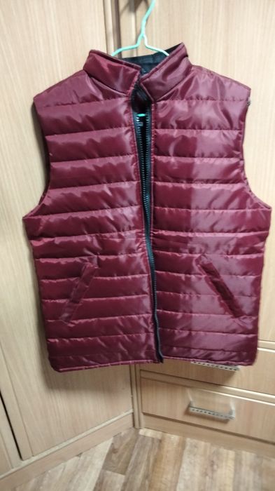 Продам жилетки новые