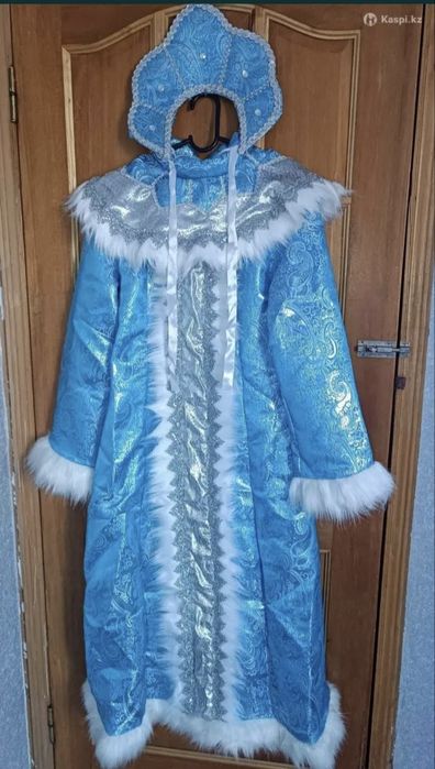 Шикарный костюм Снегурочки 

Продам роскошный кост