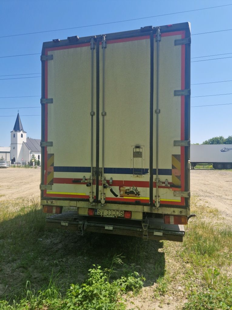 Vând camion duba tandem,,frigorific sau schimb cu cap tractor.