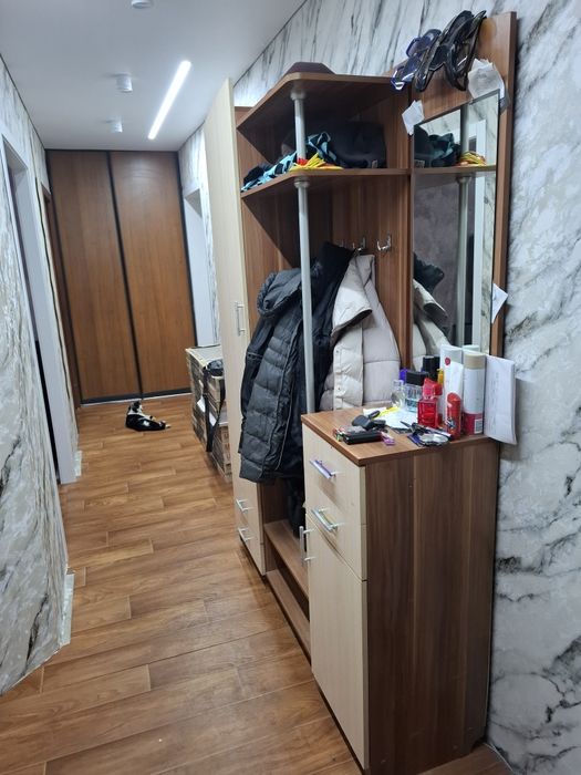 Продам прихожую .