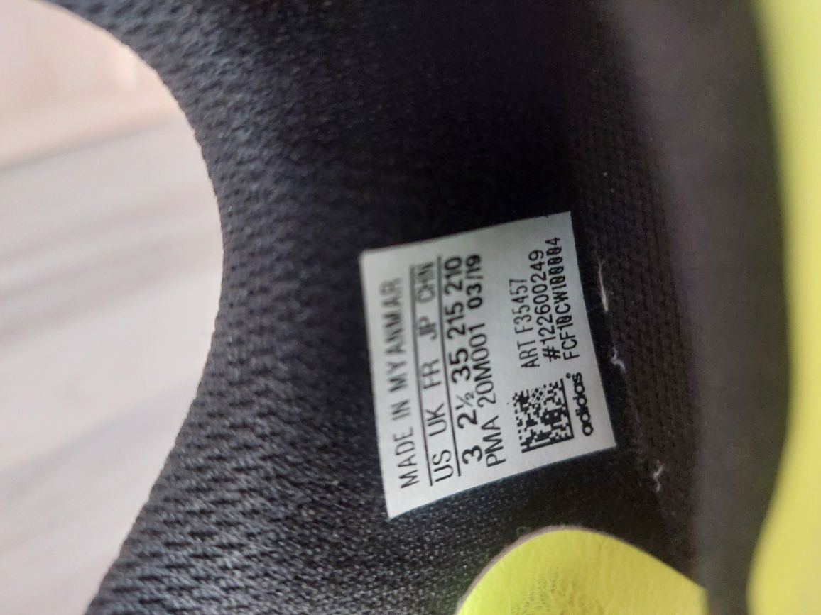 Футболни обувки adidas