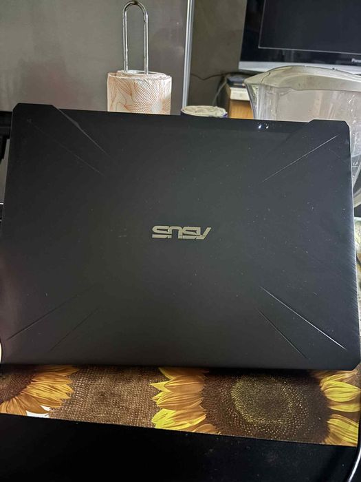 Геймарски лаптоп Asus